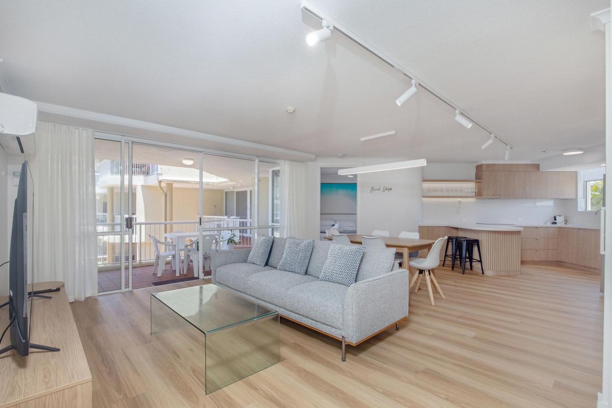 Crystal Beachfront Apartments Gold Coast Exterior photo