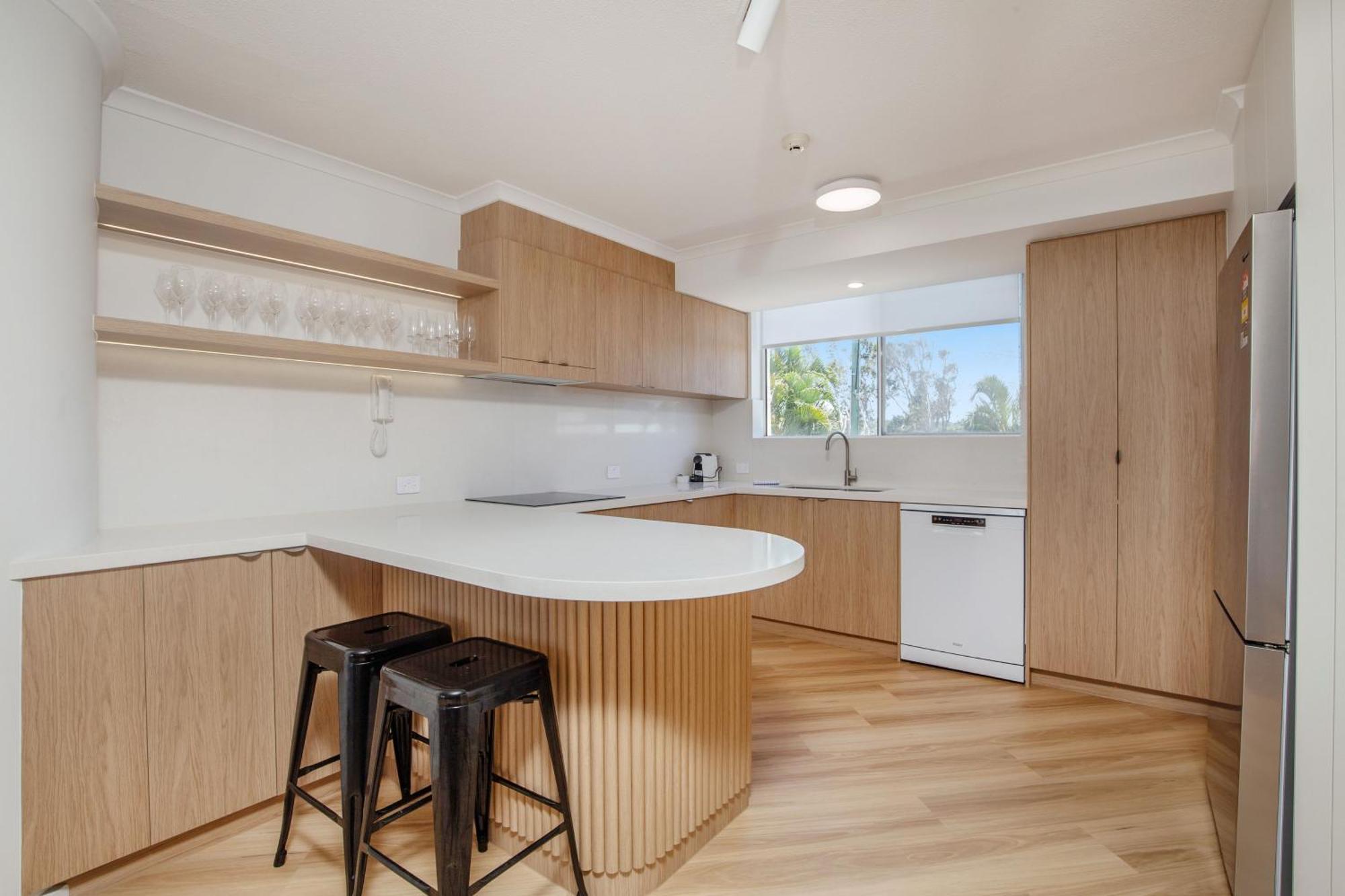 Crystal Beachfront Apartments Gold Coast Exterior photo