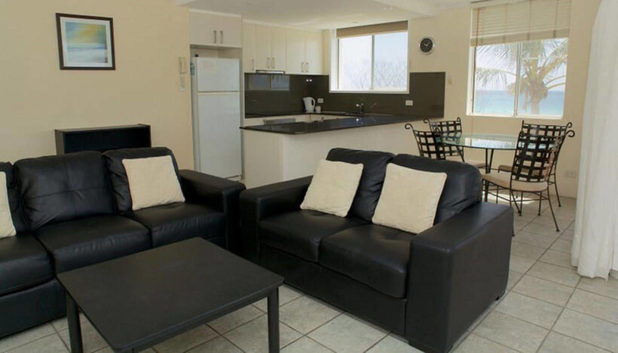 Crystal Beachfront Apartments Gold Coast Exterior photo